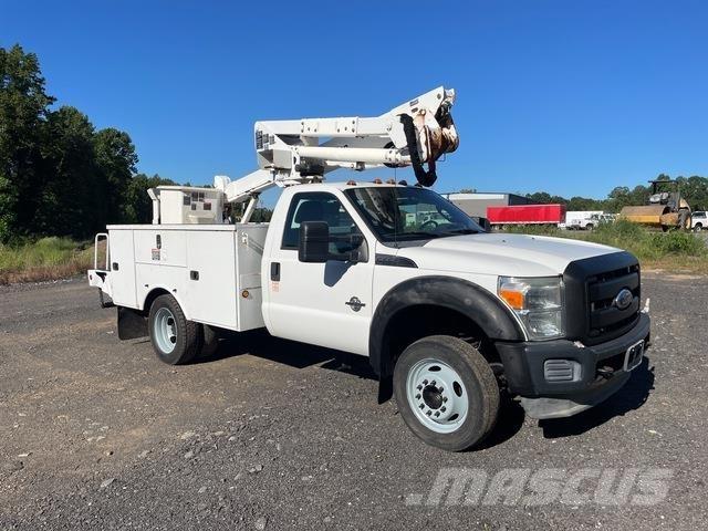 Ford F-550 Teherautóra szerelt emelők és állványok