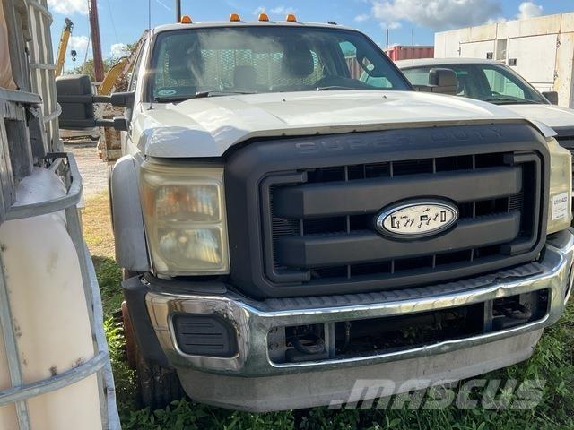 Ford F-550 Platós / Ponyvás teherautók