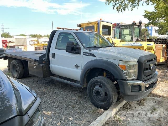 Ford F-550 Platós / Ponyvás teherautók