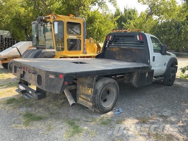 Ford F-550 Platós / Ponyvás teherautók