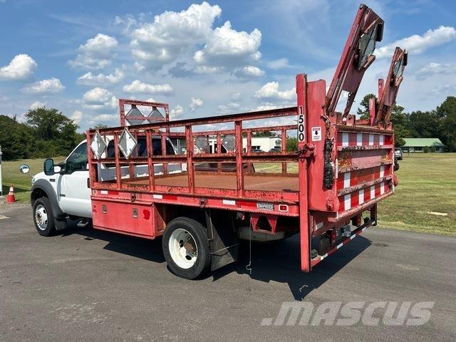 Ford F-550 Platós / Ponyvás teherautók