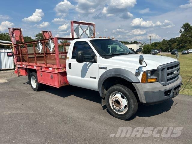 Ford F-550 Platós / Ponyvás teherautók