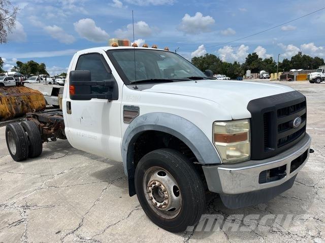 Ford F-550 Vezetőfülke és belső tartozékok