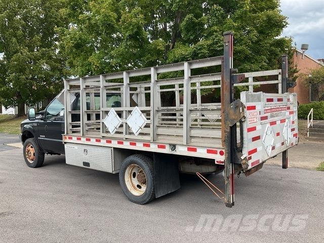 Ford F-550 Platós / Ponyvás teherautók