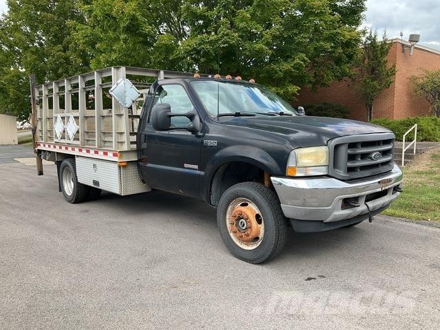 Ford F-550 Platós / Ponyvás teherautók