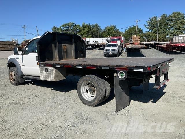 Ford F-550 Platós / Ponyvás teherautók