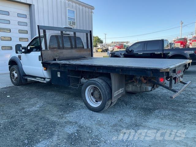 Ford F-550 Platós / Ponyvás teherautók
