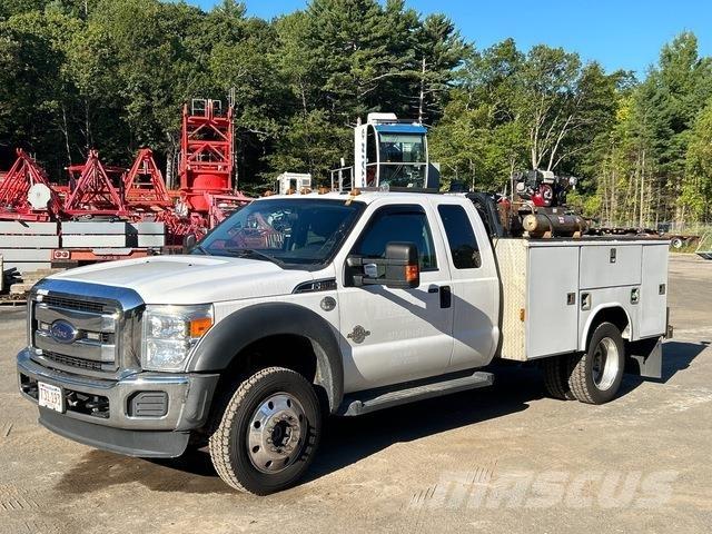 Ford F-550 Kis teherszállító/Platós kocsi