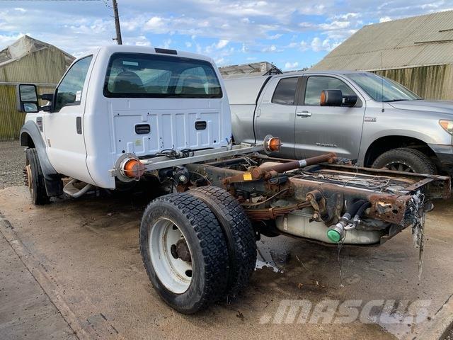 Ford F-550 Vezetőfülke és belső tartozékok