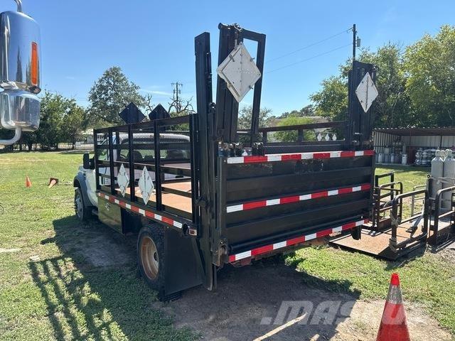 Ford F-550 Platós / Ponyvás teherautók