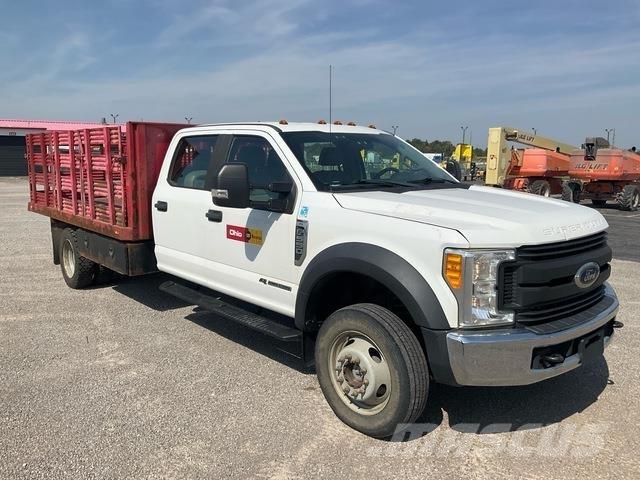 Ford F-550 Platós / Ponyvás teherautók