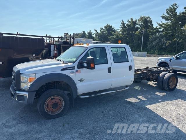 Ford F-550 Vezetőfülke és belső tartozékok