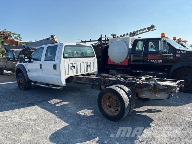 Ford F-550 Vezetőfülke és belső tartozékok