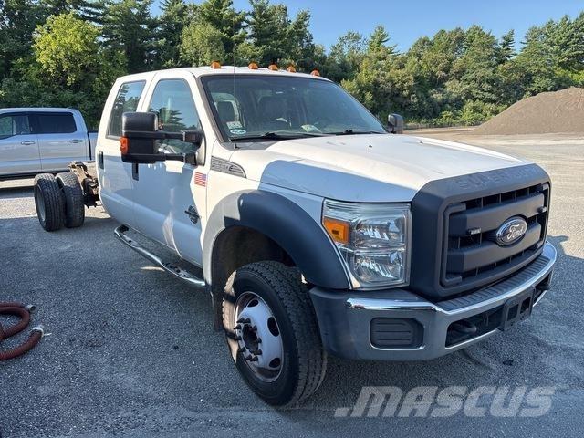 Ford F-550 Vezetőfülke és belső tartozékok