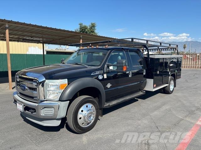 Ford F-550 Kis teherszállító/Platós kocsi