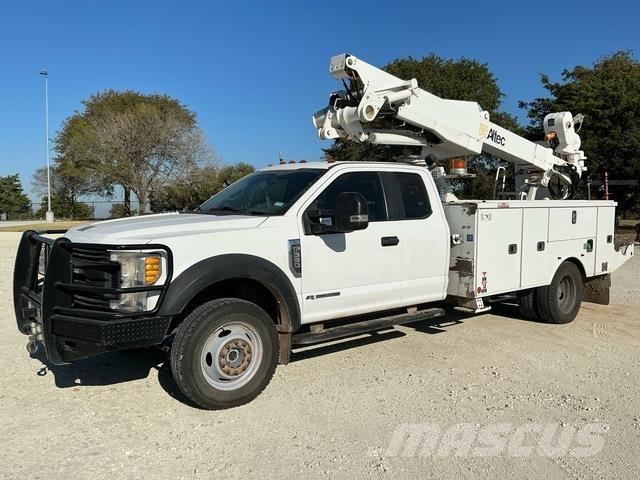 Ford F-550 Teherautóra szerelt emelők és állványok