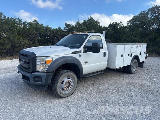 Ford F-550 Kis teherszállító/Platós kocsi