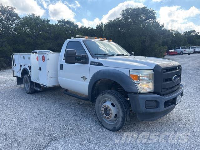 Ford F-550 Kis teherszállító/Platós kocsi