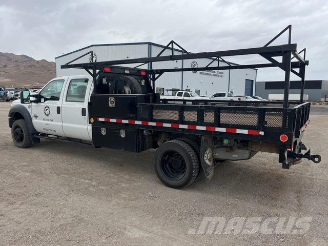 Ford F-550 Platós / Ponyvás teherautók
