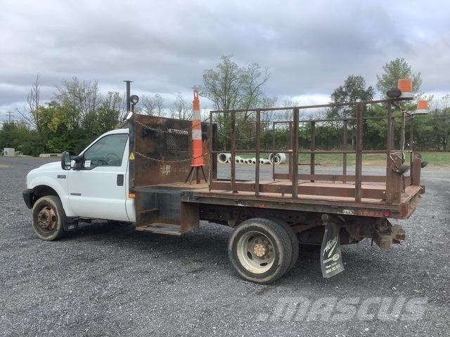 Ford F-550 Platós / Ponyvás teherautók
