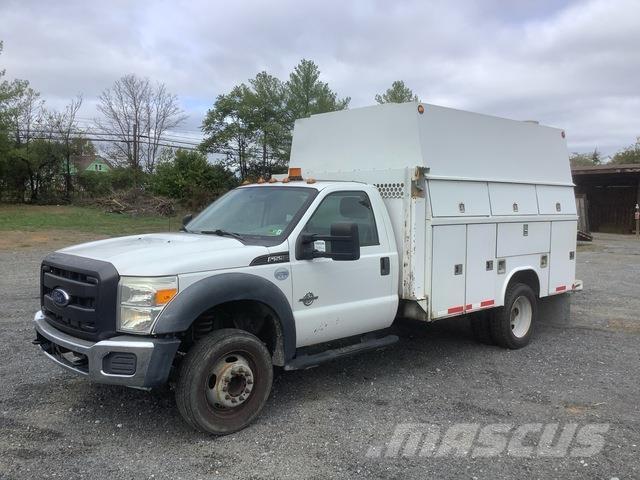 Ford F-550 Kis teherszállító/Platós kocsi