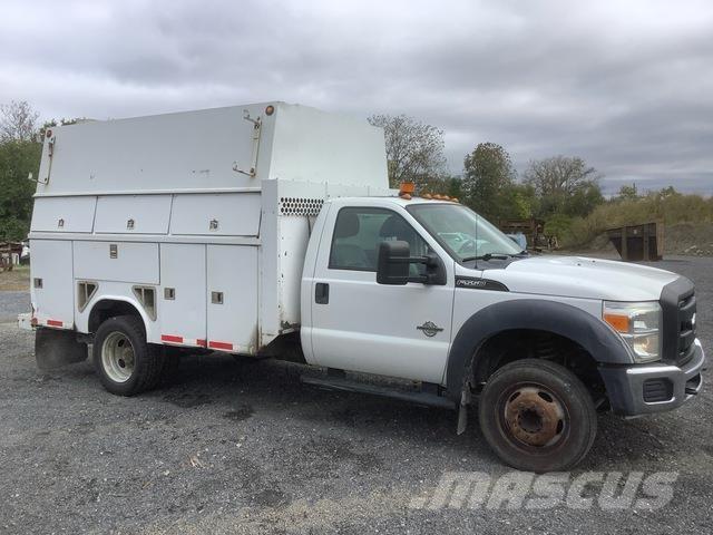 Ford F-550 Kis teherszállító/Platós kocsi