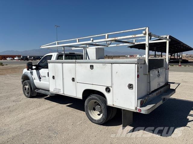 Ford F-550 Kis teherszállító/Platós kocsi