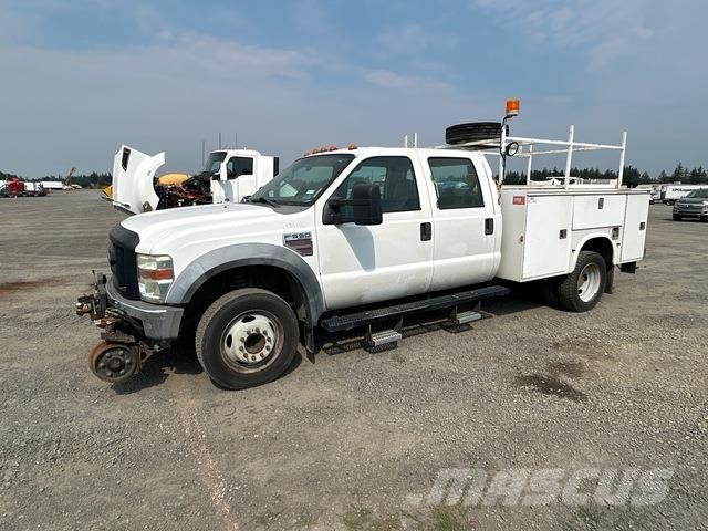 Ford F-550 Kis teherszállító/Platós kocsi