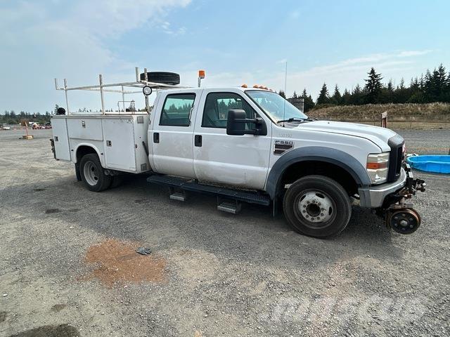Ford F-550 Kis teherszállító/Platós kocsi