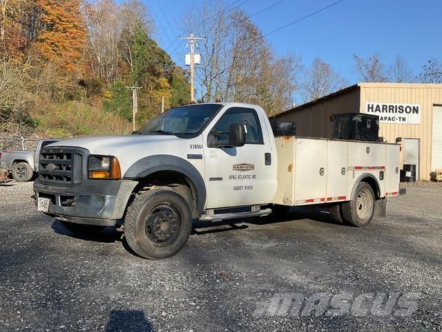 Ford F-550 Kis teherszállító/Platós kocsi