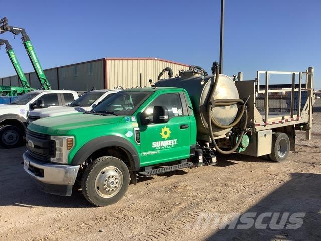 Ford F-550 Platós / Ponyvás teherautók