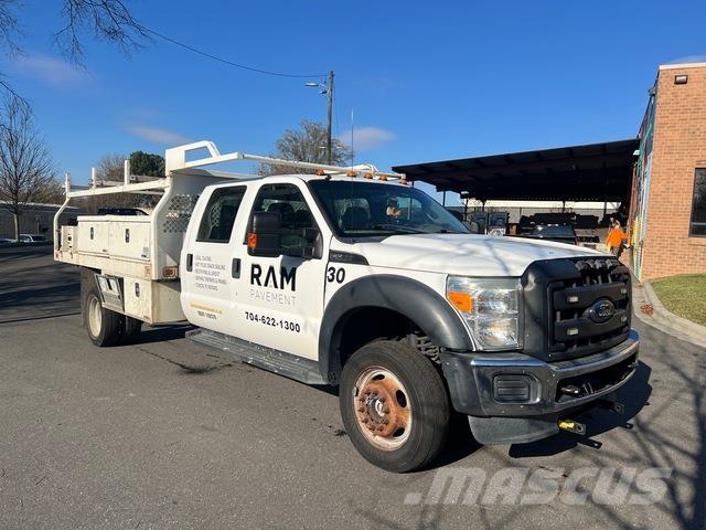 Ford F-550 Platós / Ponyvás teherautók