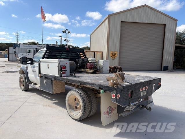 Ford F-550 Platós / Ponyvás teherautók