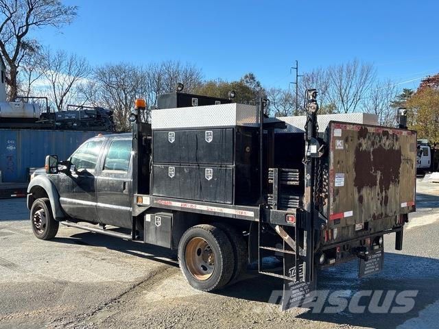 Ford F-550 Platós / Ponyvás teherautók