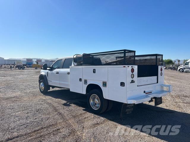 Ford F-550 Kis teherszállító/Platós kocsi