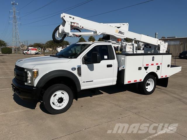 Ford F-550 Teherautóra szerelt emelők és állványok