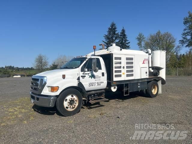 Ford F-650 Lánctalpas kotrók