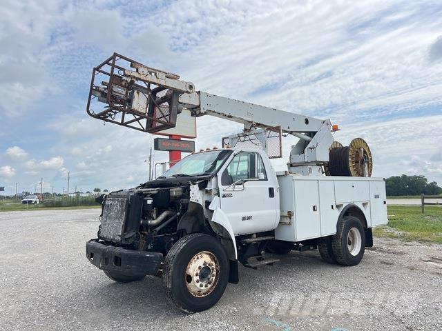 Ford F-650 Teherautóra szerelt emelők és állványok