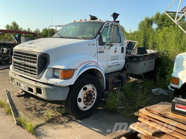 Ford F-650 Platós / Ponyvás teherautók