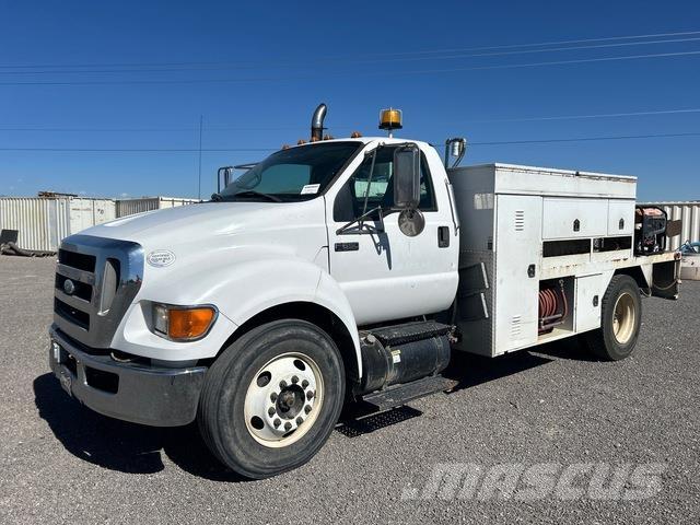 Ford F-650 Kis teherszállító/Platós kocsi