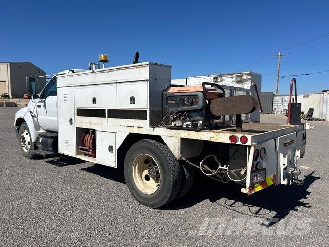 Ford F-650 Kis teherszállító/Platós kocsi