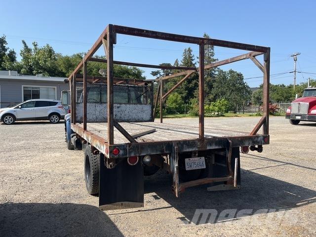 Ford F-700 Platós / Ponyvás teherautók