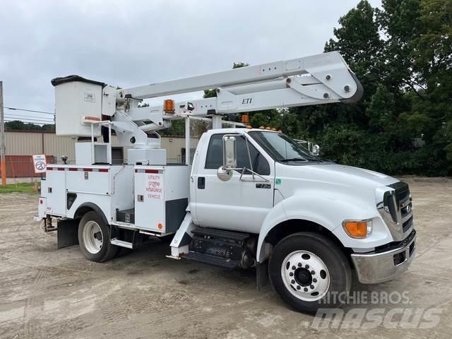 Ford F-750 Teherautóra szerelt emelők és állványok