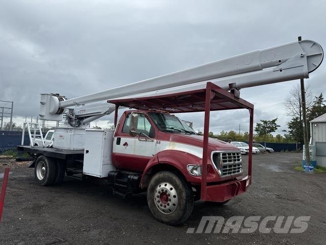 Ford F-750 Teherautóra szerelt emelők és állványok