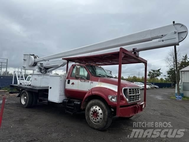 Ford F-750 Teherautóra szerelt emelők és állványok