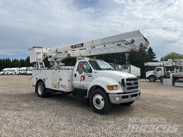Ford F-750 Teherautóra szerelt emelők és állványok