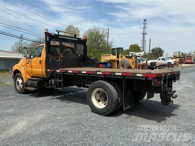 Ford F-750 Platós / Ponyvás teherautók