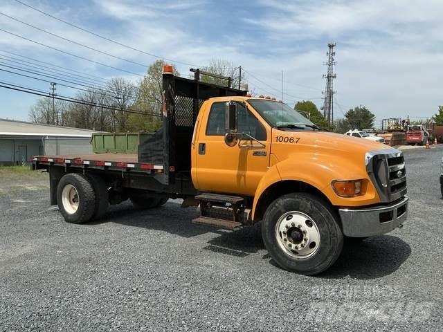Ford F-750 Platós / Ponyvás teherautók