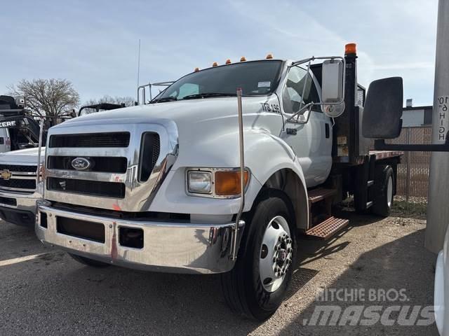 Ford F-750 Platós / Ponyvás teherautók