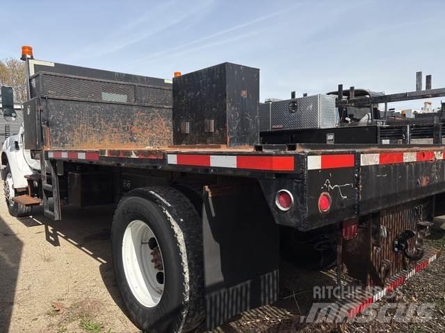 Ford F-750 Platós / Ponyvás teherautók